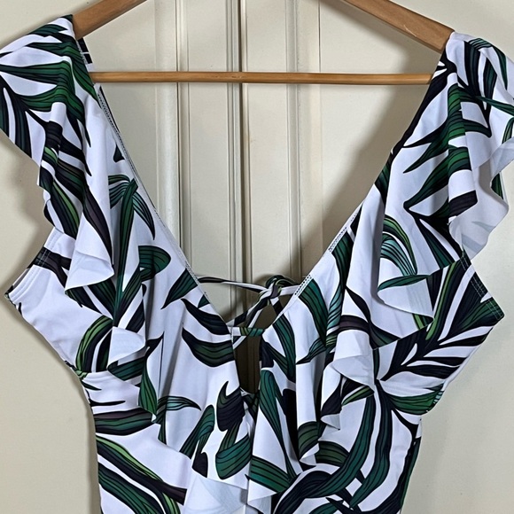 Sporlike NWT V-Neck Ruffle One Piece Swimsuit Women’s Size Medium Bathing Suit - Picture 4 of 11